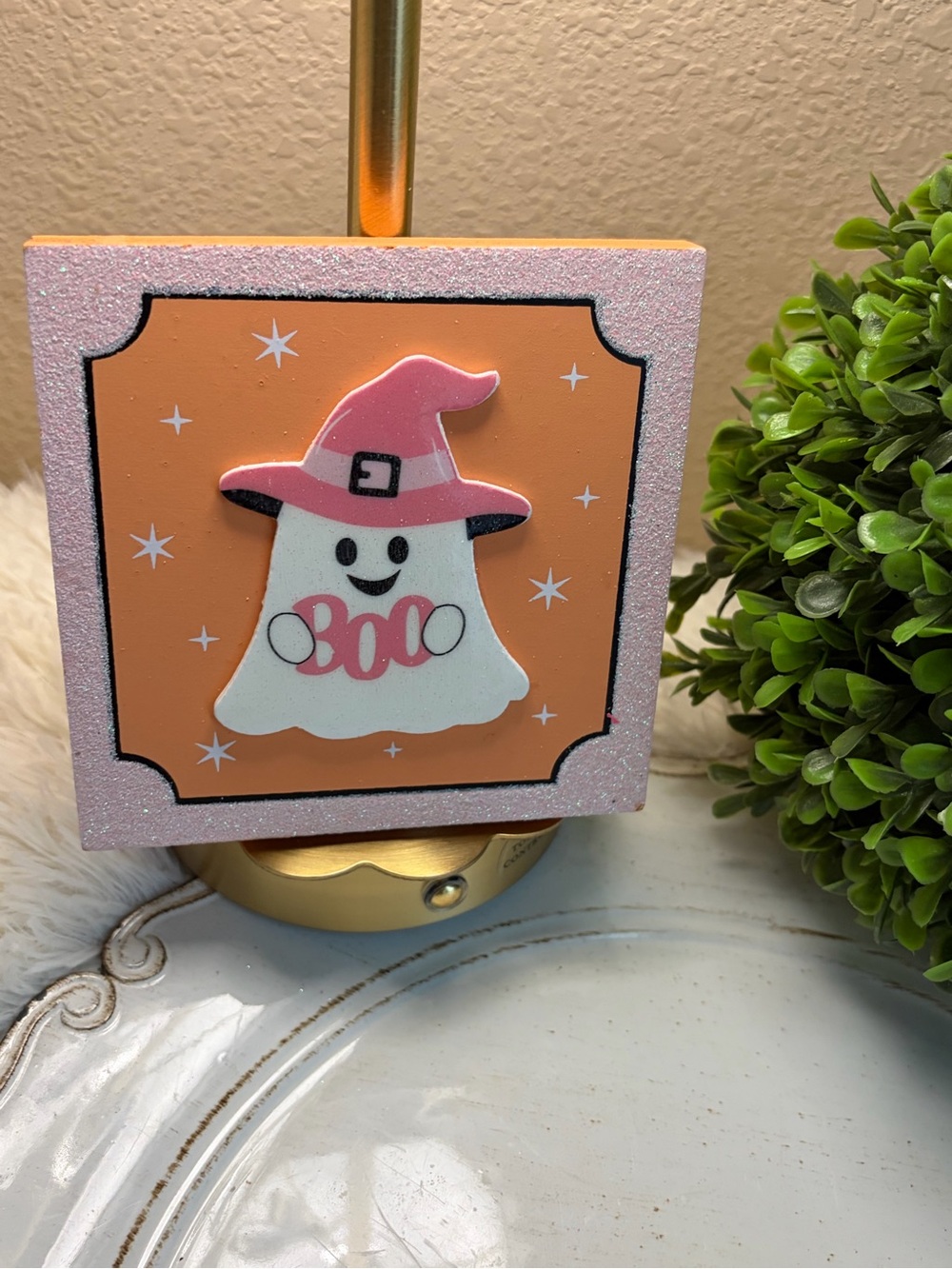 Pink Halloween BOO Table Decorations - Home decor accents 👻 - Picture 3 of 7